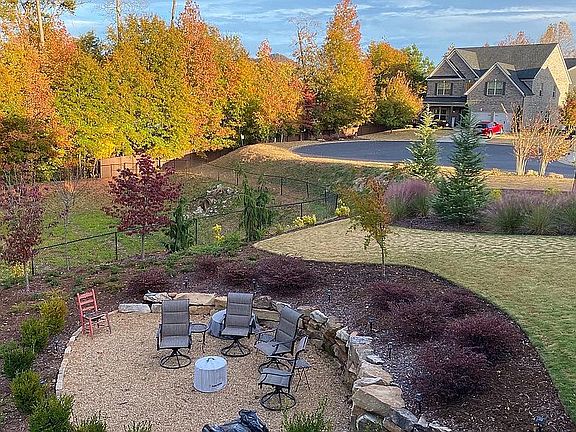 Sitting area in the fall