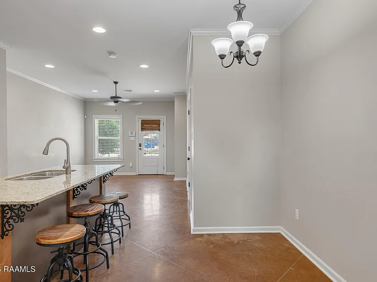 203 Ella St — Photo 9