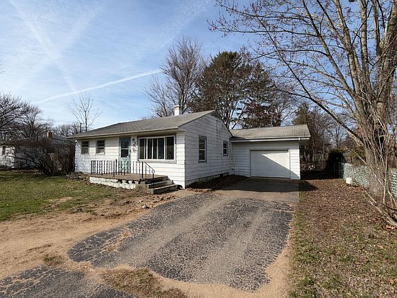 2nd image of 132 Lilac St