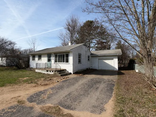 132 Lilac St, Paw Paw, MI 49079