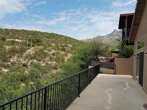 Views of Saguaros and Santa Catalina Mountains from your private view terrace.
