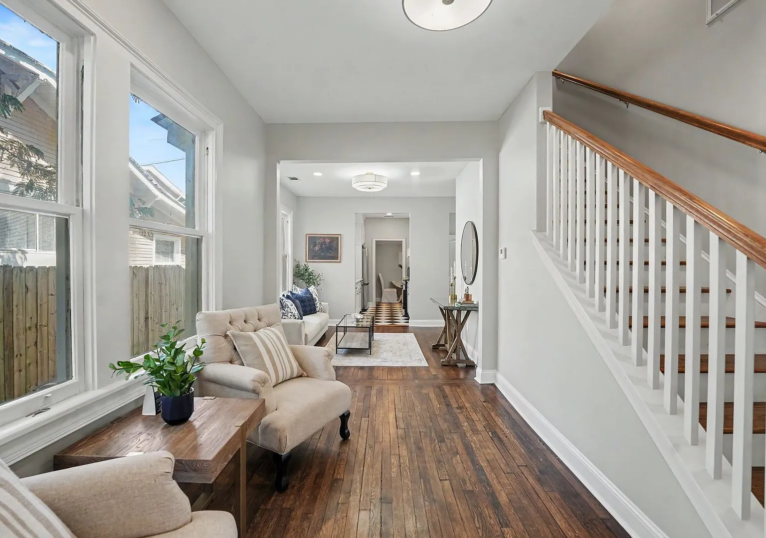 Renovated 4 Bedroom 2 Bathroom fenced in yard 1 off street parking — Photo 4