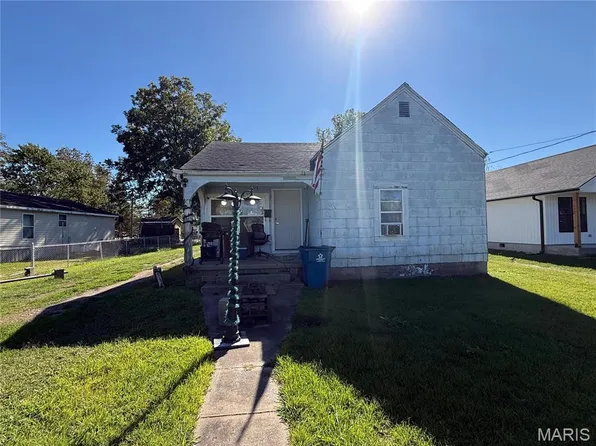 1803 Mary St, Scott City, MO 63780