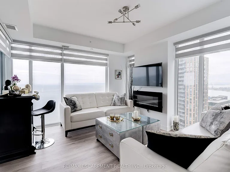 370 Martha St #1707 — Photo 14