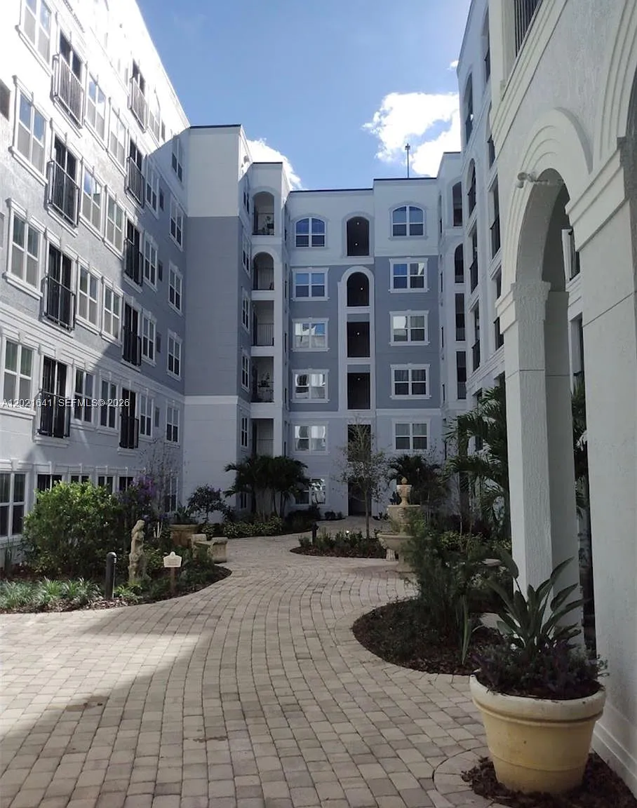 2 bed, 2.0 bath, 1223 sqft, $2,500 — Photo 2