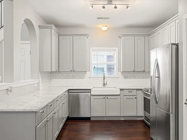 1323 Island Ridge Dr, Memphis, TN 38103