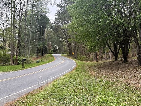 3rd image of 261 Ridgewood Rd