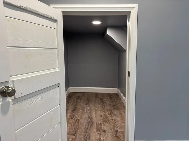 562 Kenmore Ave — Photo 13