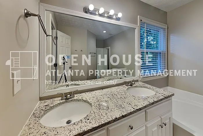 600 Glendale Forest Dr — Photo 11