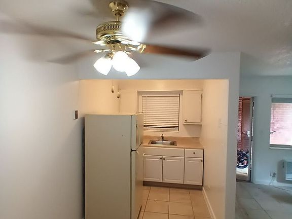 4th image of 2220 Hayes St #6