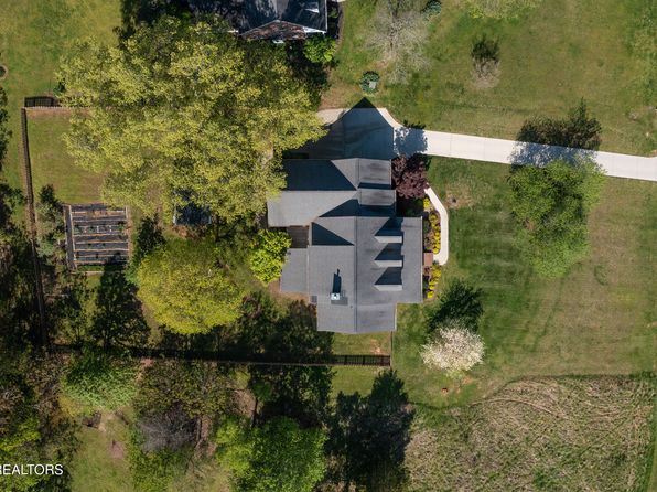 210 Vineyard Cove Dr, Loudon, TN 37774