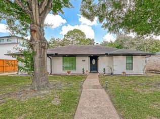 5814 Queensloch Dr, Houston, TX 77096