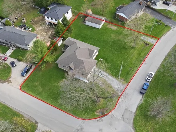 80 Lister Ave, Hamilton, ON L9B 1E2