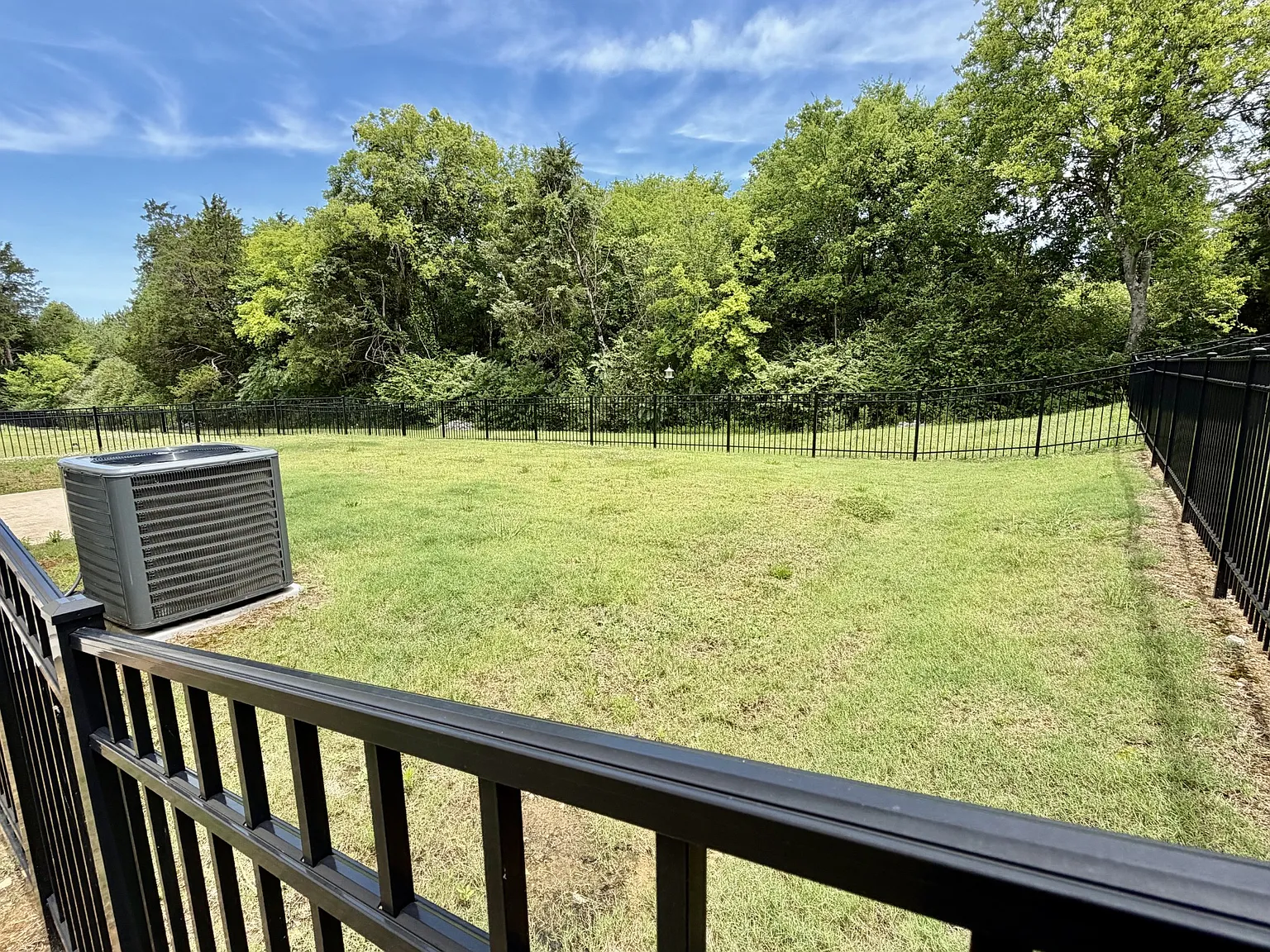 4 bed, 2.5 bath, 1900 sqft, $2,149 — Photo 4