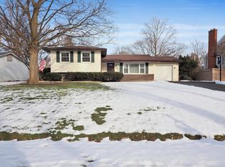 3S131 Sequoia Dr, Glen Ellyn, IL 60137