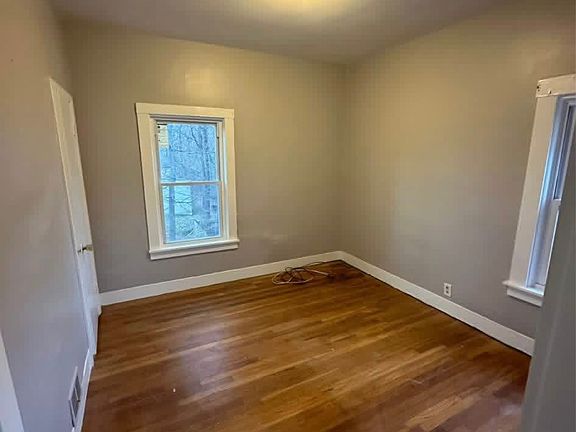 3rd image of 131 Ellsworth St #2