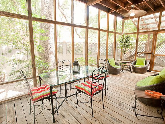 Another view of the screen porch.