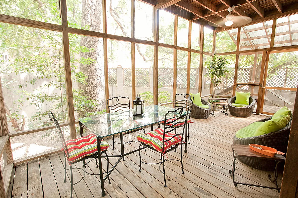 Another view of the screen porch. - 87 Druid Cir NE #B