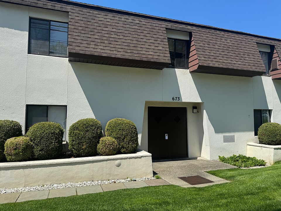 Outside of beautiful maintained building