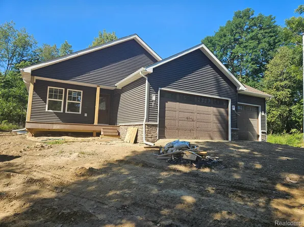 10767 N Latson Rd, Howell, MI 48855