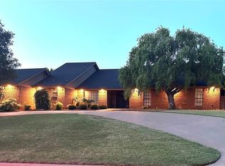 2411 Sunup Dr, Clinton, OK 73601