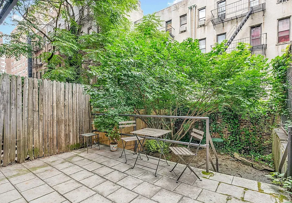 321 E 69th St #1H