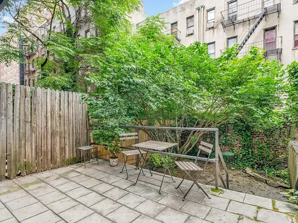 321 E 69th St APT 1H, New York, NY 10021