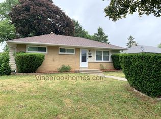 8920 W Rohr Ave, Milwaukee, WI 53225