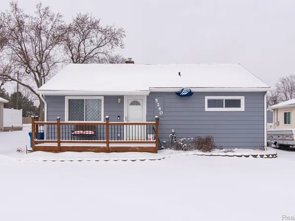 5240 Hatchery Rd, Waterford, MI 48329