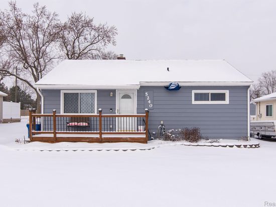 5240 Hatchery Rd, Waterford, MI 48329