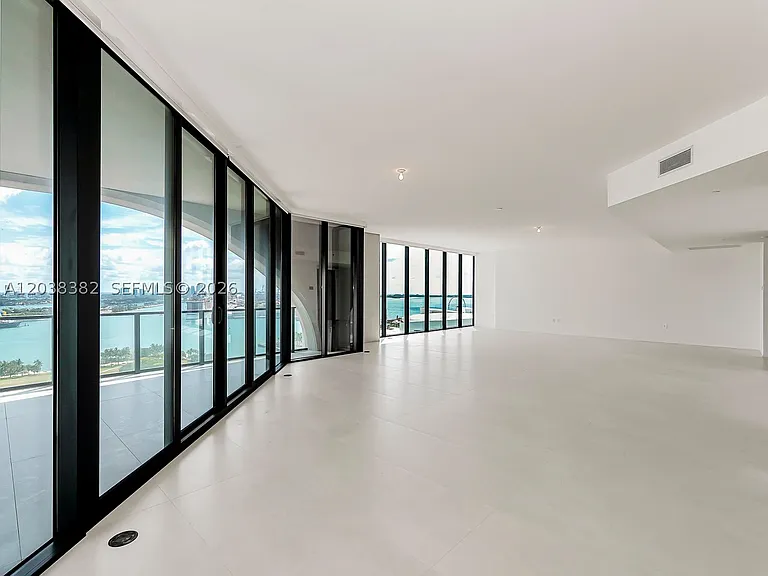 1000 Biscayne Blvd #2002 — Photo 4
