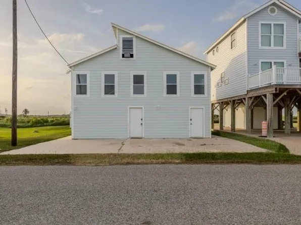 207 Beachfront Dr, Matagorda, TX 77457
