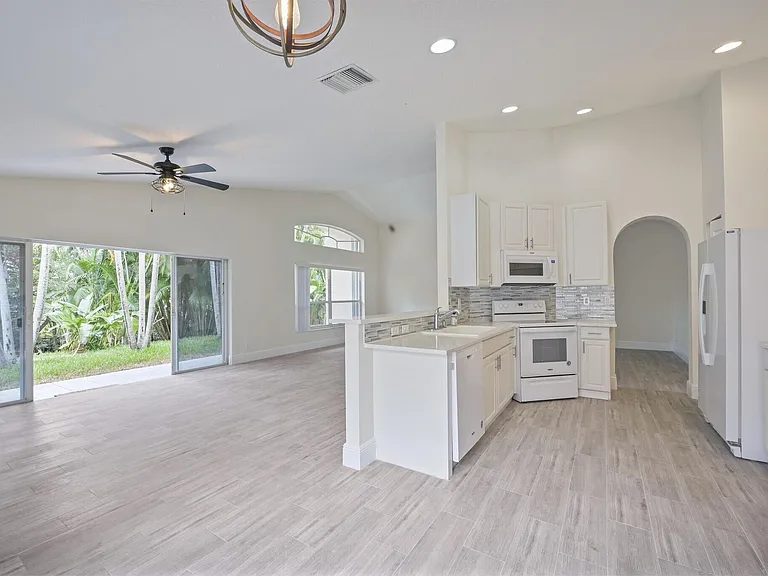 172 Jones Creek Dr — Photo 12