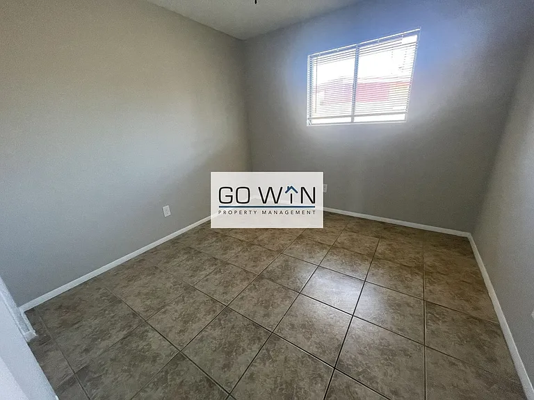 1050 N July Cir — Photo 10