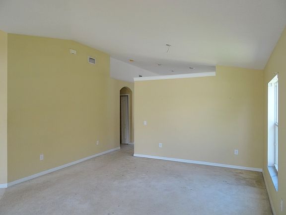5th image of 8207 Carriage Pointe Dr