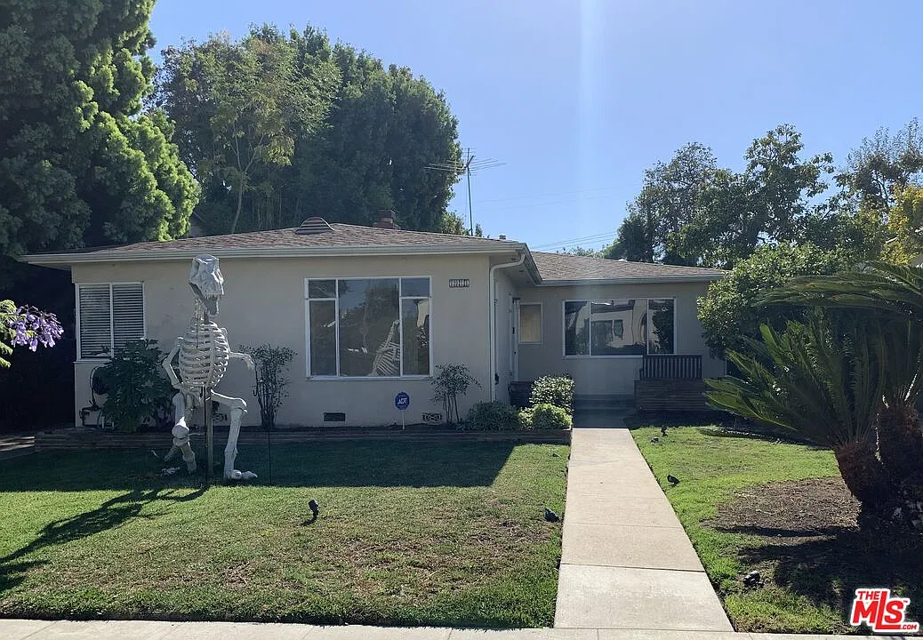3 bed, 2.0 bath, 2110 sqft, $7,250 — Photo 1