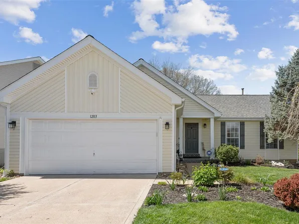1203 Richland Meadows Dr, Ballwin, MO 63021