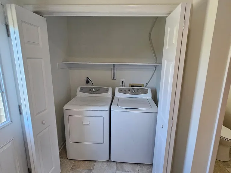 111 Barrington Ln — Photo 3