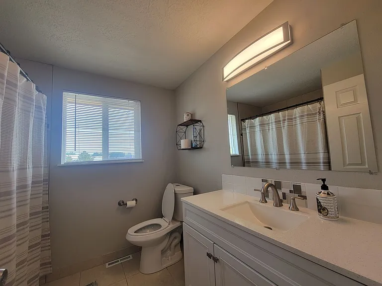 1220 S Security Ln — Photo 9