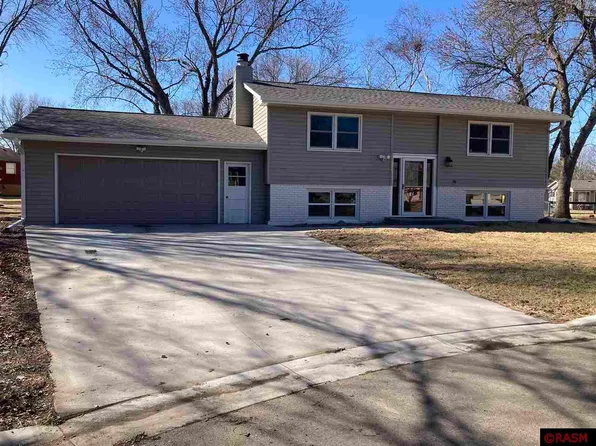 211 Candi Ct, North Mankato, MN 56003