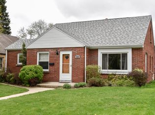 2925 N 91st St, Milwaukee, WI 53222