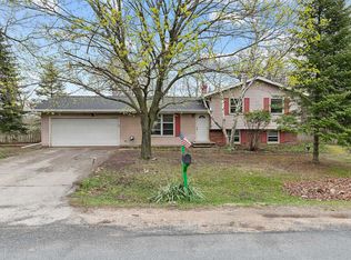 W14329 Brookwood Ct, Ripon, WI 54971