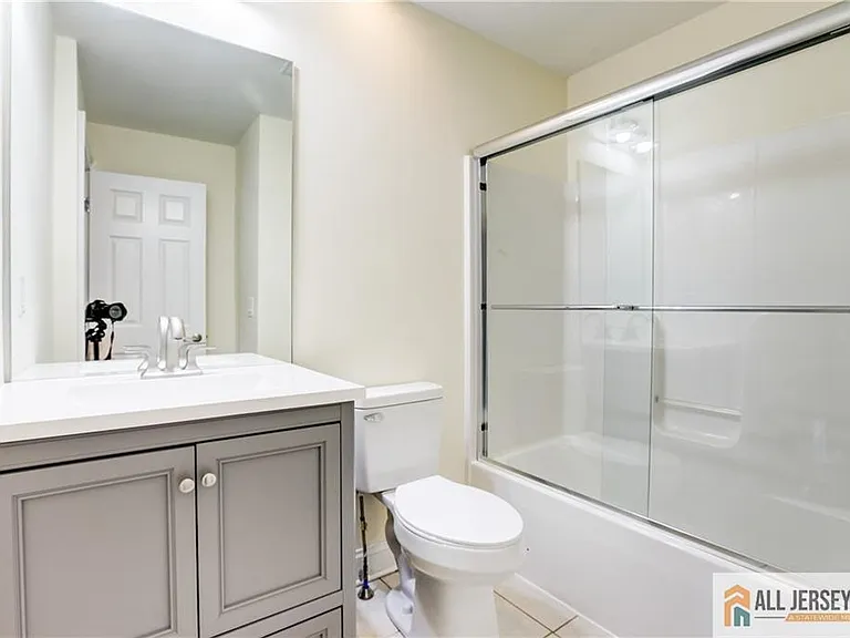 112 N Broadway St #B — Photo 16