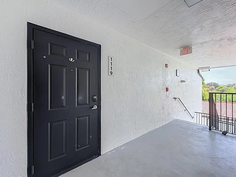 1119 Villa Ln #1119 — Photo 5