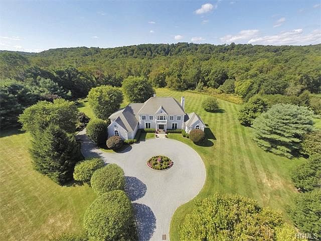 1st image of 9 Henkers Farm Ln