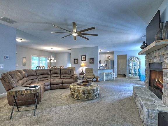 5th image of 320 Belaire Dr