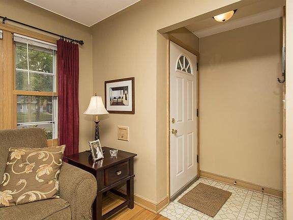 3rd image of 6028 10th Ave S
