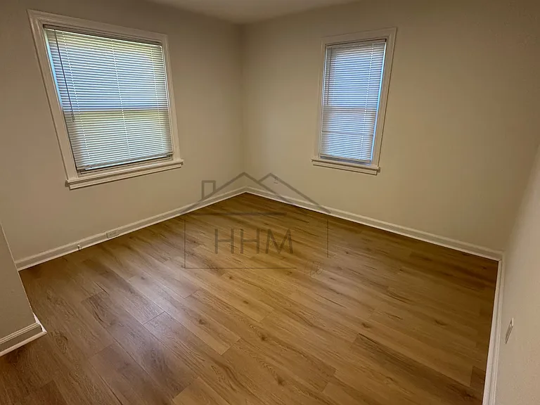 906 Hill Top Dr — Photo 9