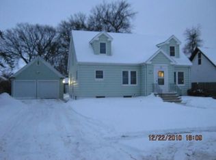 1526 S 1st St, Aberdeen, SD 57401