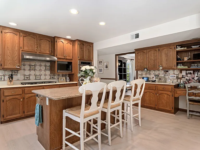 1225 Bel Air Dr — Photo 5